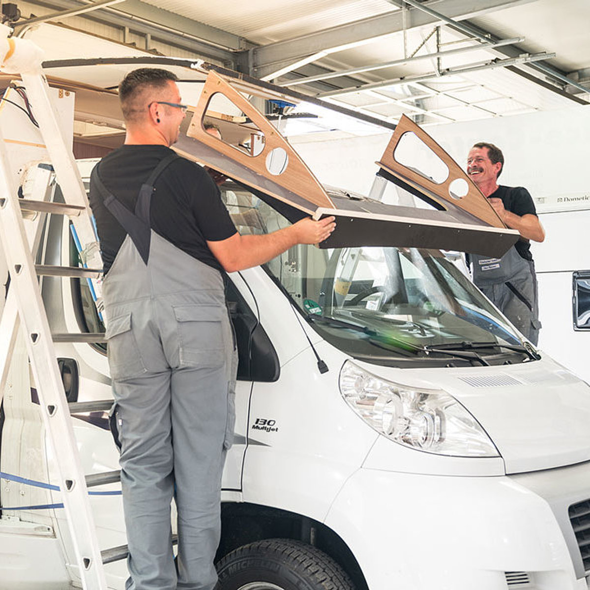 In unserer Werkstatt in Dresden werden Reisemobile und Caravans auch nach Ihren Wünschen umgebaut und ausgestattet