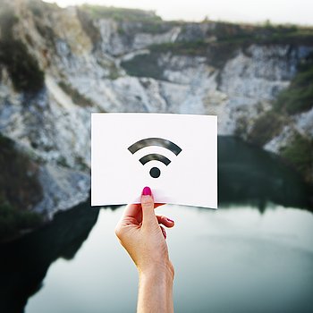 Bild von einem Wifi Zeichen in der Natur