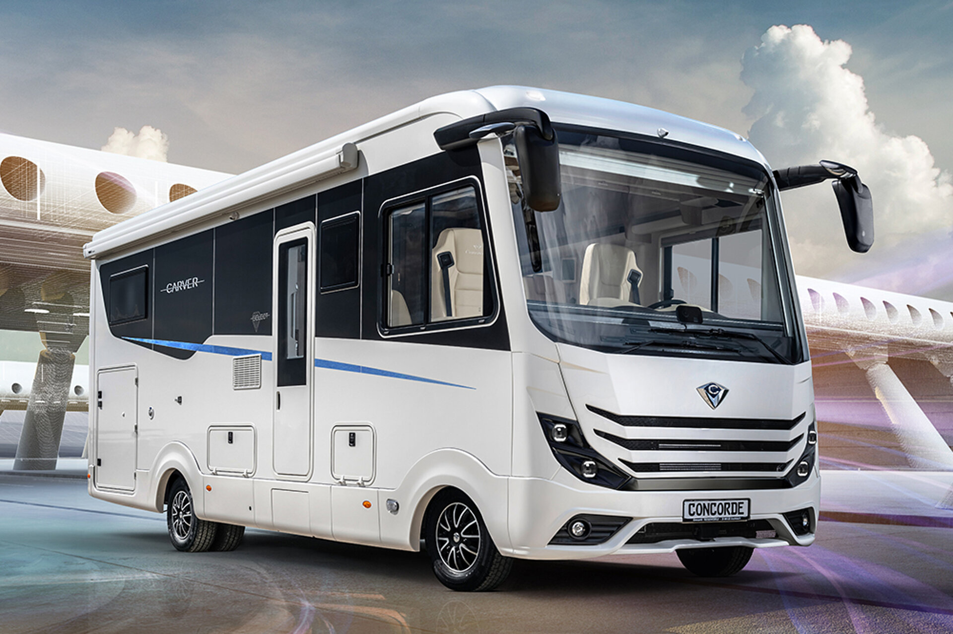 Eine Klasse für sich – der Concorde Carver Select. Der Concorde Carver Select steht vor einem futuristischen Gebäude.