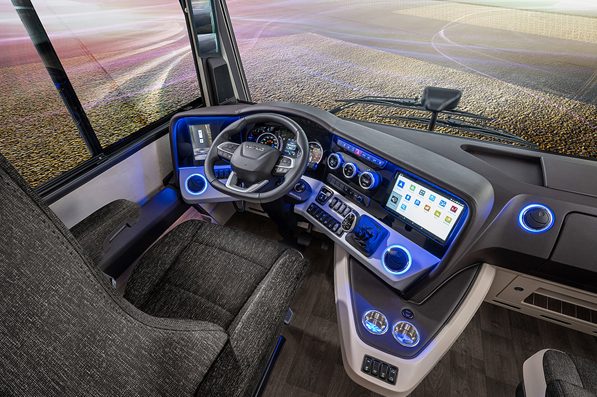 Edle Grautöne – der Concorde Charisma in der Graphite Edition. Ein Blick auf das Cockpit des Concorde Charisma Graphite Edition.