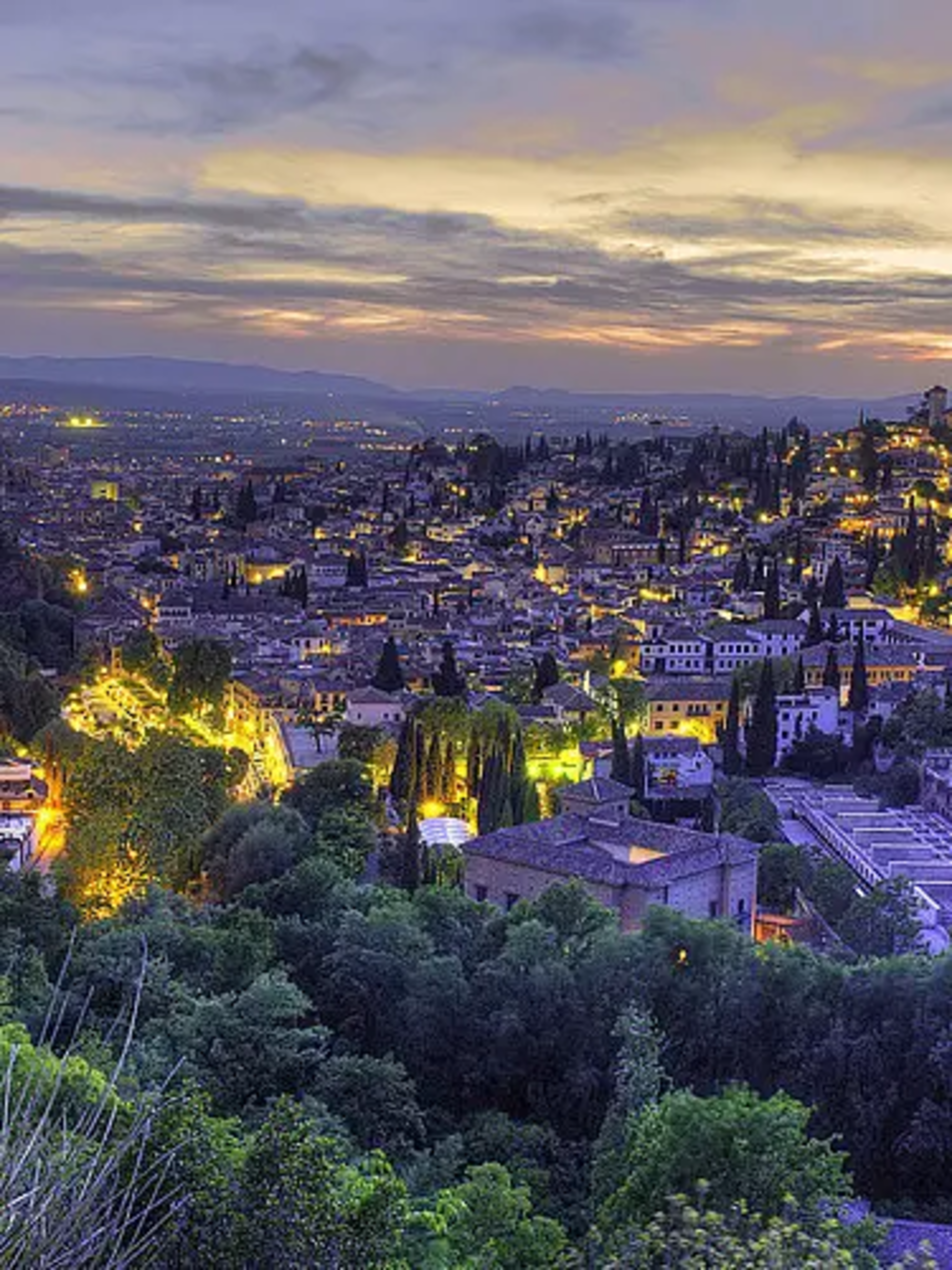 [Translate to Tschechisch:] granada_stadt_bei_nacht