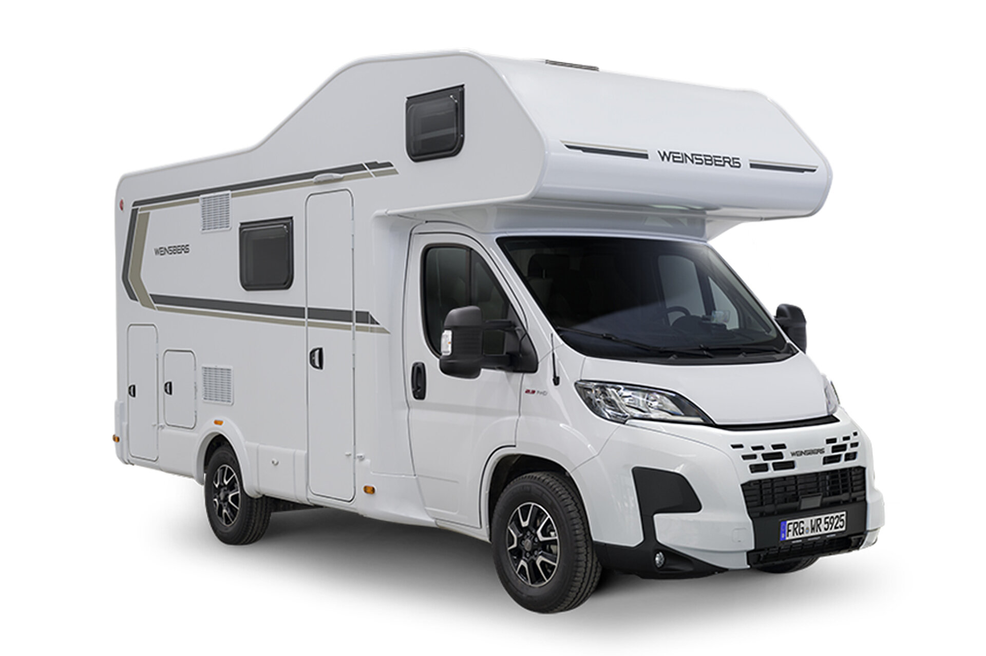 Alkovenmobile bieten viel Schlaf- und Stauraum bei kompaktem Maß. Ein freigestelltes Alkoven-Wohnmobil.