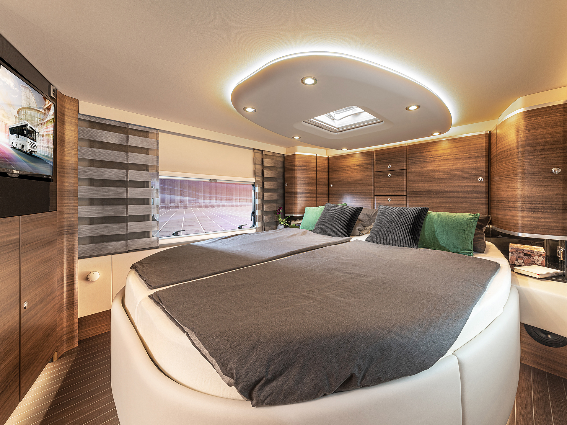 Viel Raum zum Träumen. Ein Queensize-Bett im Schlafraum des Concorde Liner.