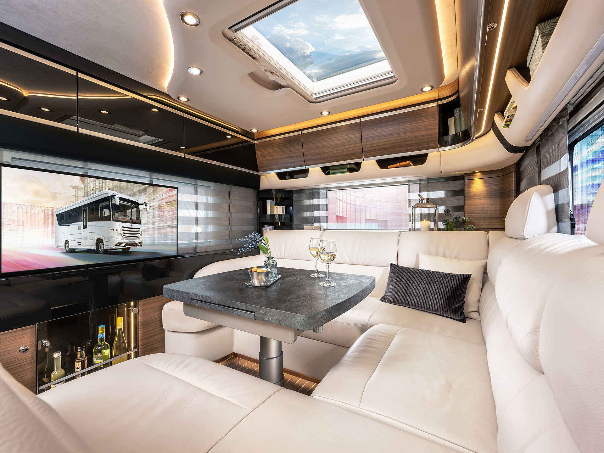 Erleben Sie echten Luxus mit dem Concorde Liner. Ein Loungebereich im Concorde Liner.