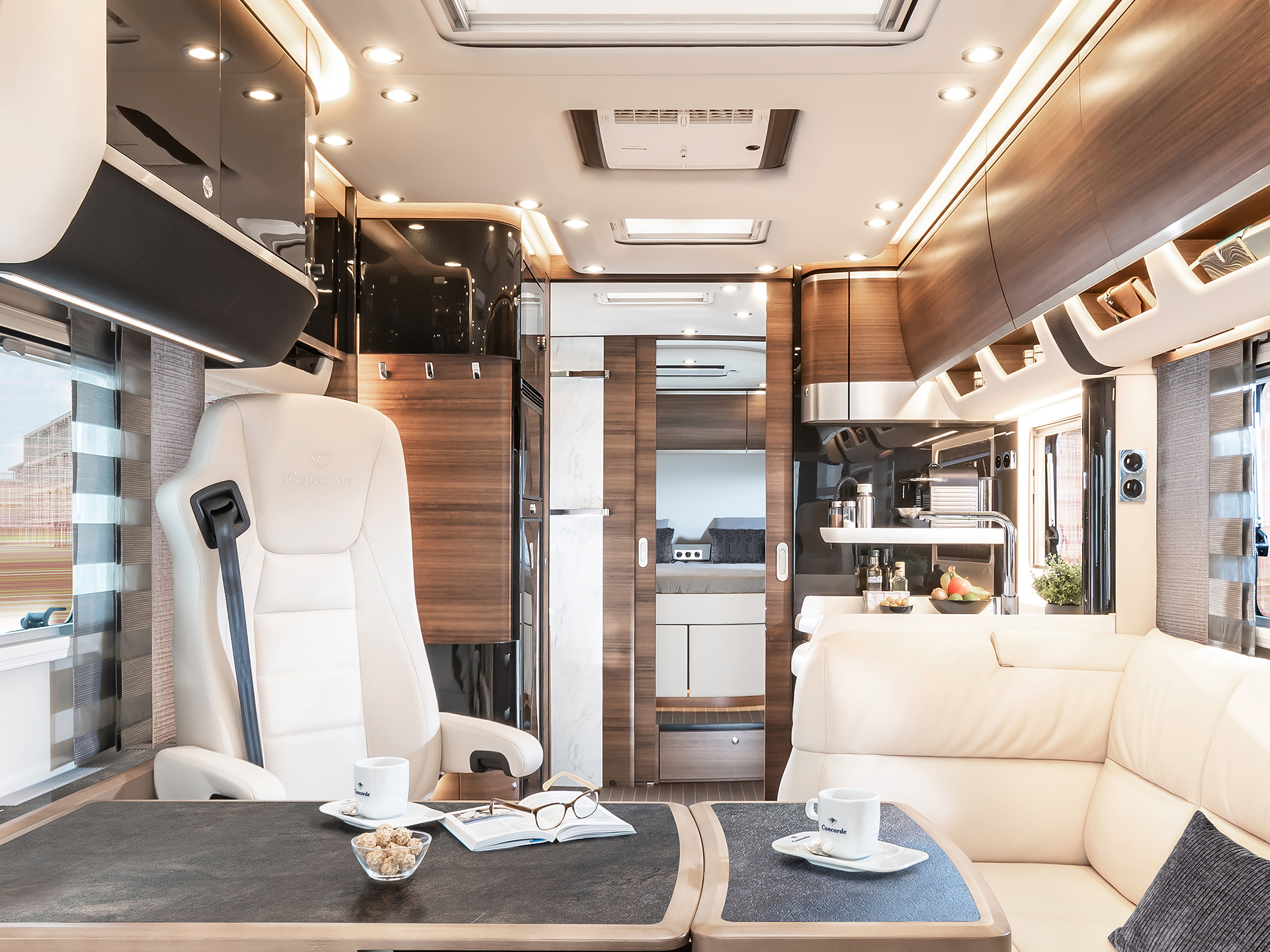 Der hell gestaltete Sitzbereich in der schafferEdition des Concorde Charisma.